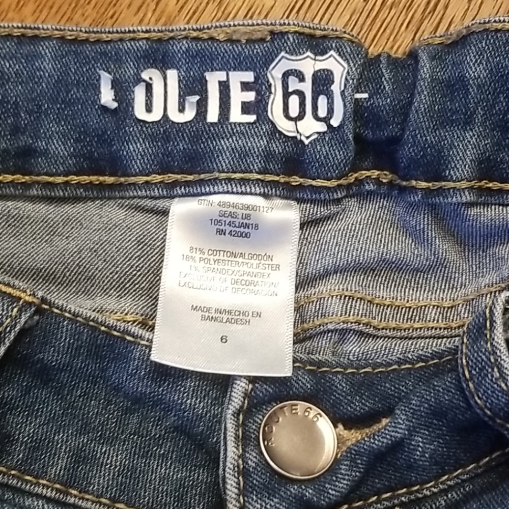 Shorts - Picture 3 of 3